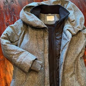 Professional-look,  heavy weight  down, mid thigh winter jacket. Flattering cut!